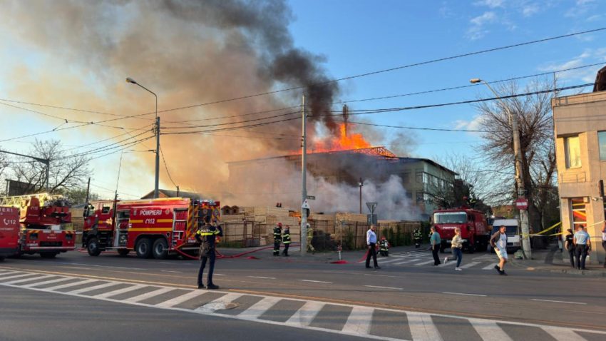 Alertă în Capitală: Incendiu Devastator Devorează Un Depozit în Sectorul 1